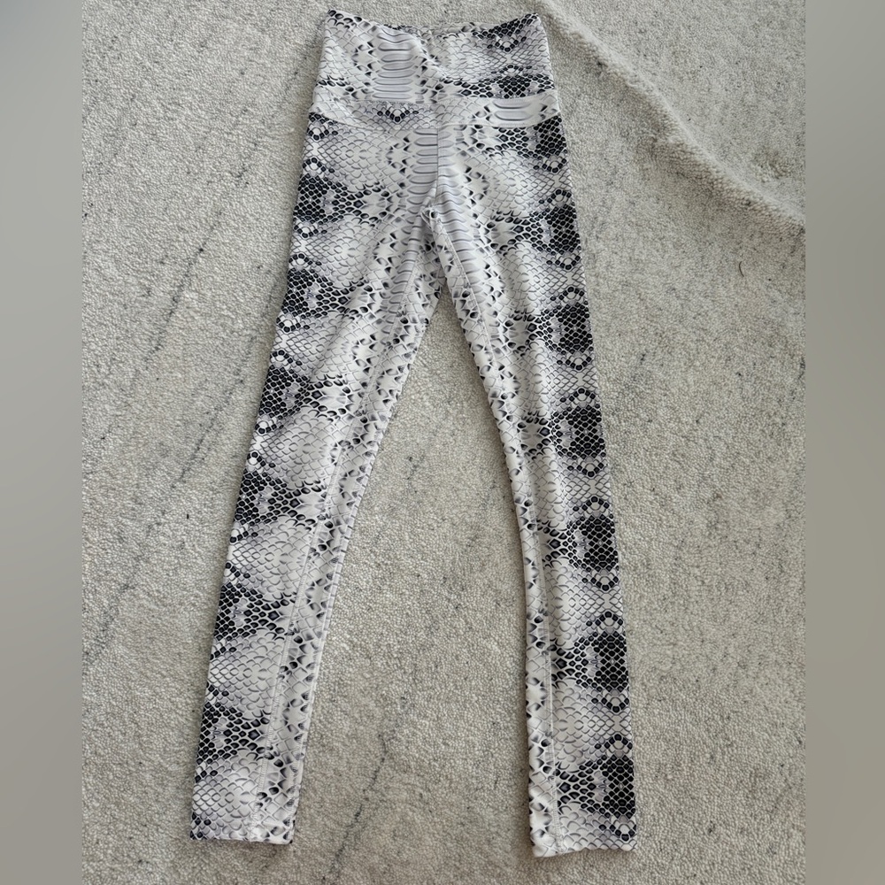 Leggings is size small